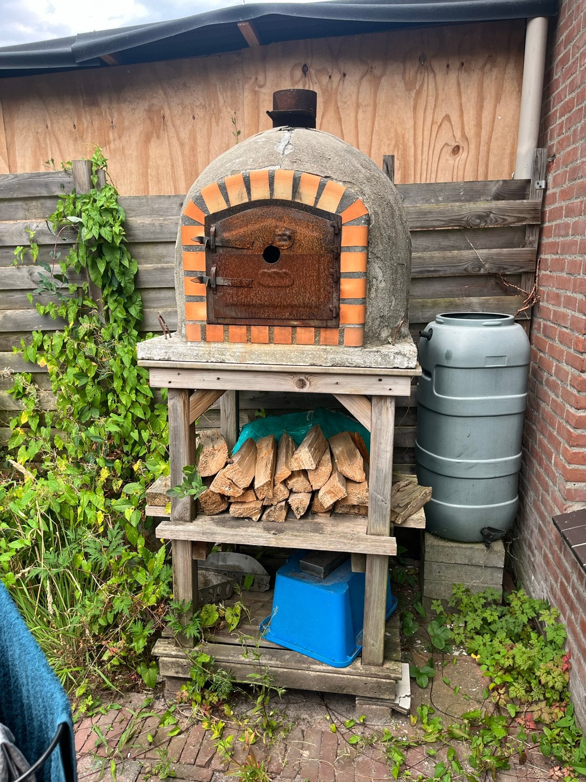Ambachtelijke pizzaoven voor buiten, inclusief houtopslag, Ophalen, Gebruikt