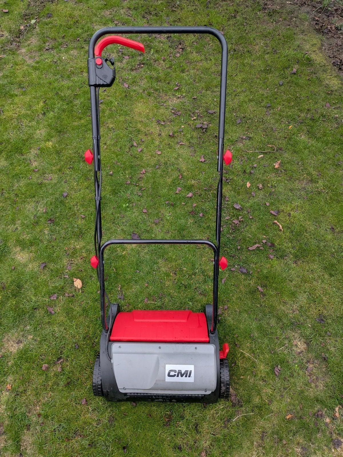 CMI Verticuteermachine / Gazonbeluchter, Ophalen, Zo goed als nieuw, Elektrisch, CMI