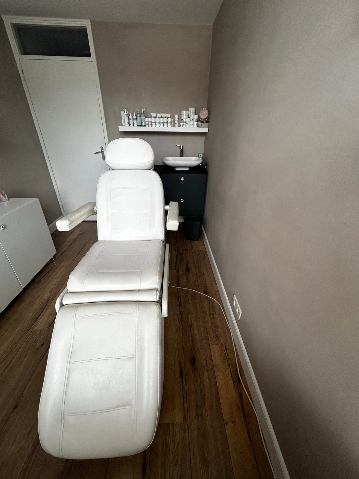 Witte behandelstoel / schoonheidsstoel, Huis en Inrichting, Stoelen, Ophalen, Kunststof, Gebruikt, Wit