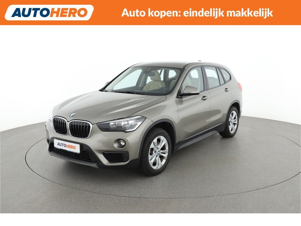 BMW X1 xDrive20i Centennial High Executive |GG73977|, Auto's, BMW, 1998 cc, Gebruikt, Leder, Bedrijf