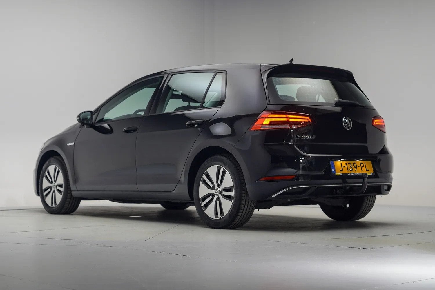 Volkswagen e-Golf E-DITION [ LED Trekhaak Stoelverwarming Ap, Automaat, Gebruikt, Zwart, Origineel Nederlands