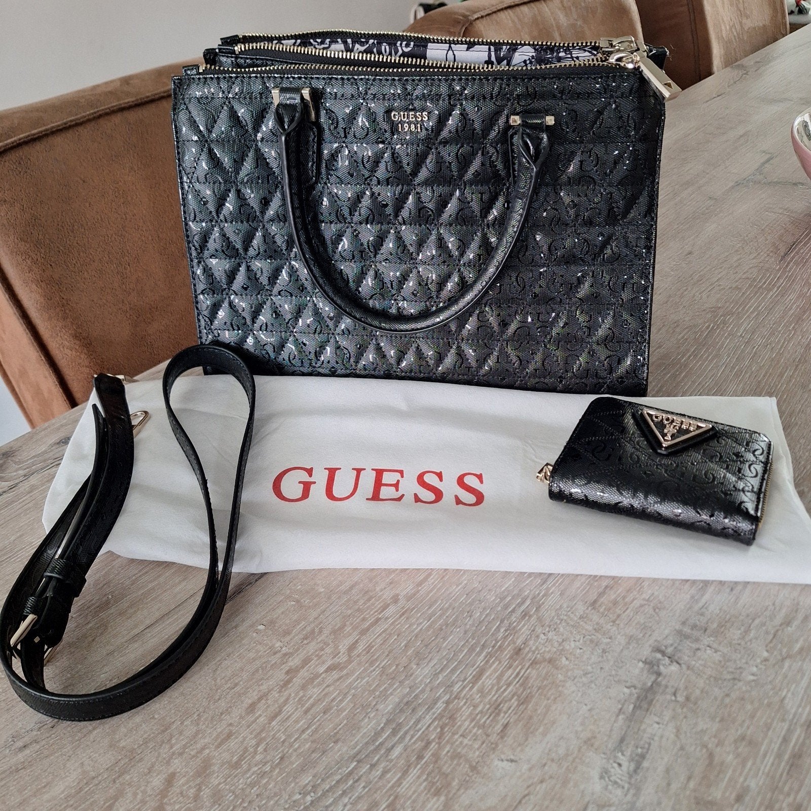 Guess handtas met portemonnee - Zwart, Sieraden, Tassen en Uiterlijk, Ophalen of Verzenden