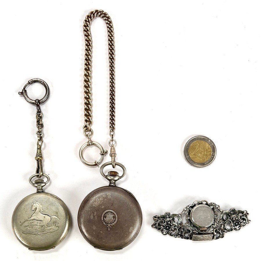 1118. Convoluut horloges - zilver en onedel, 20e eeuw, Ophalen of Verzenden