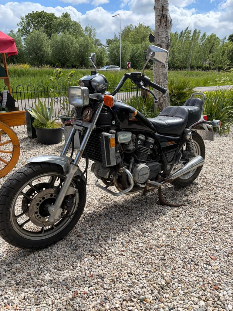 Schuurvondst Honda VF 700c uit 1984 lage km stand 1e eig., Ophalen, Gebruikt, Honda, Mnsautos@yahoo.com