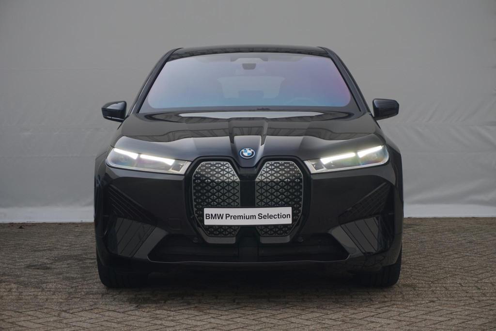 BMW iX xDrive40 M Sport / Trekhaak / Panoramdak Sky Lounge /, Auto's, BMW, Automaat, Met garantie (alle), 416 km, Vierwielaandrijving