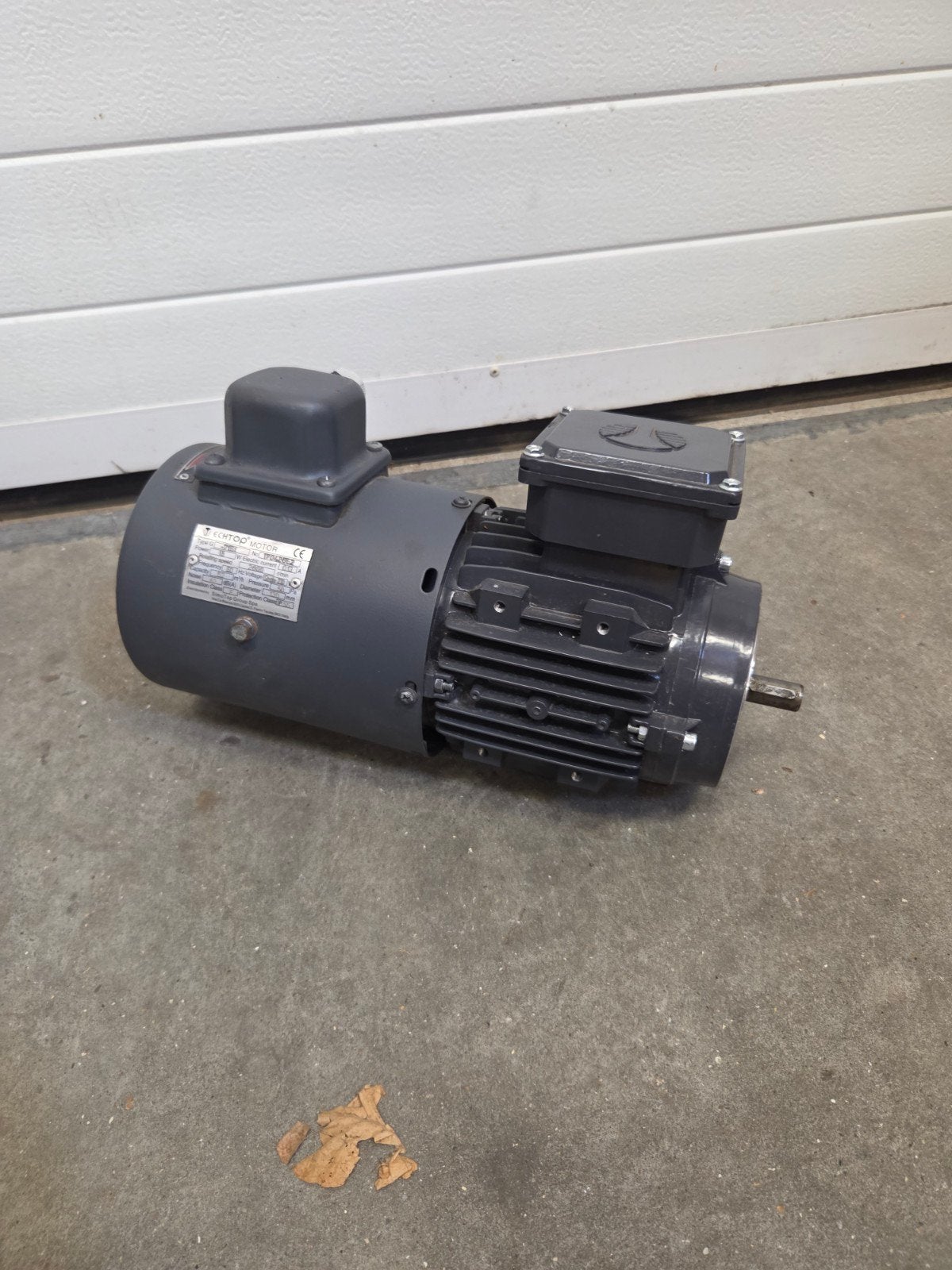 Techtop Motor 71B1 - 220v  (2800 rpm) 2 stuks, Doe-het-zelf en Verbouw, Ophalen of Verzenden, Elektromotor