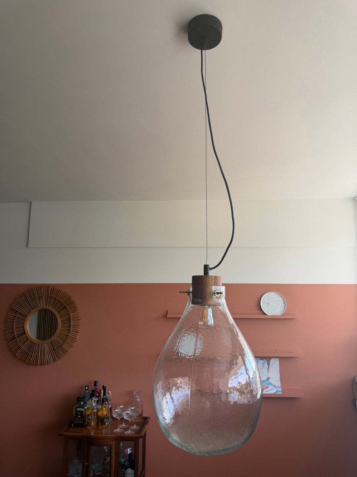 Grote glazen hanglamp met houten fitting van H&M home, Ophalen, Zo goed als nieuw, Glas, E27 (groot)