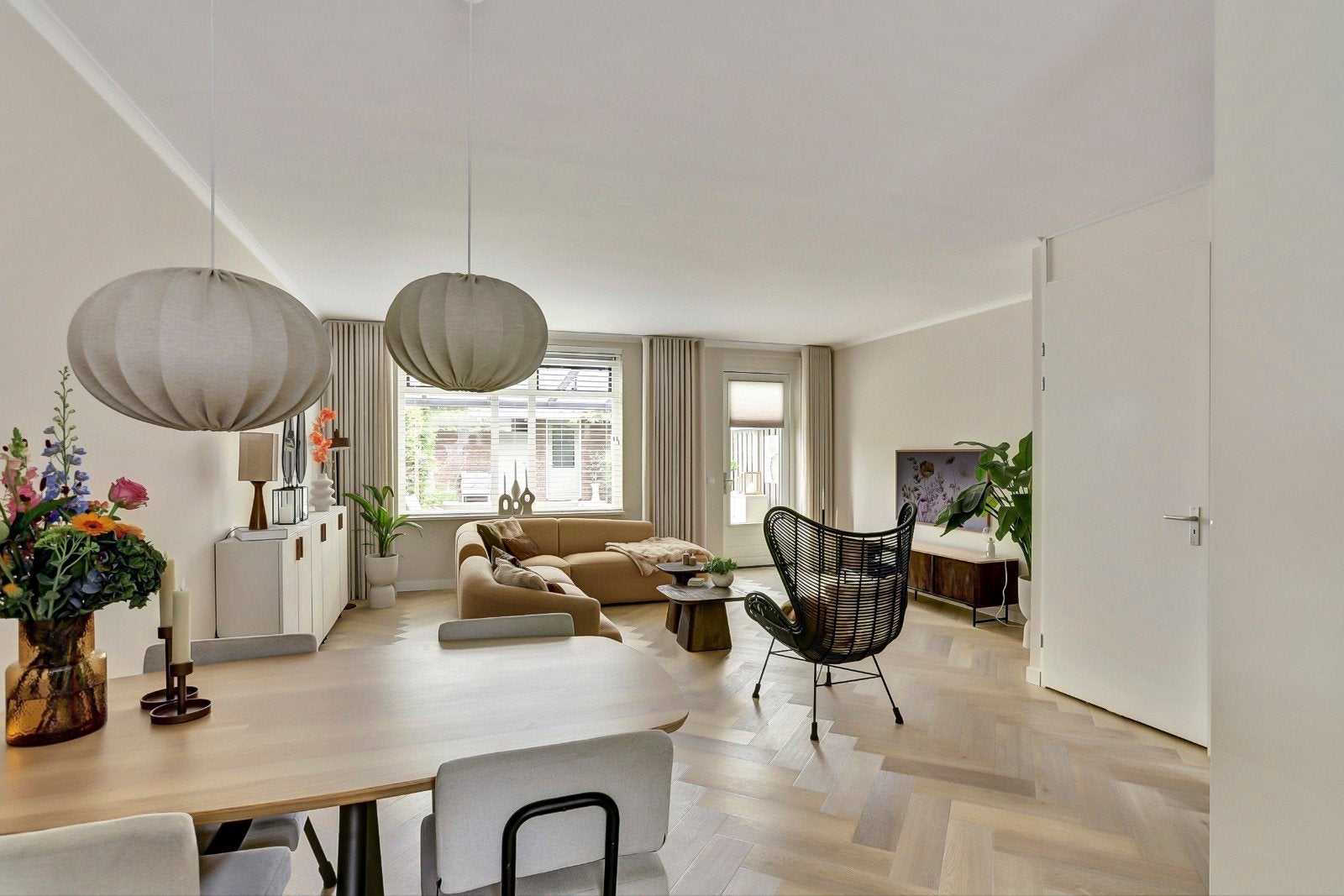 HK living egg chair, Huis en Inrichting, Stoelen, Ophalen, Zwart, Eén