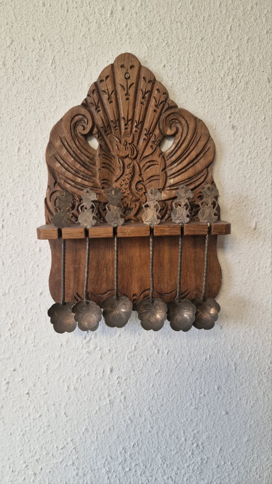 Decoratieve houten lepelrek met koperen lepeltjes, Ophalen