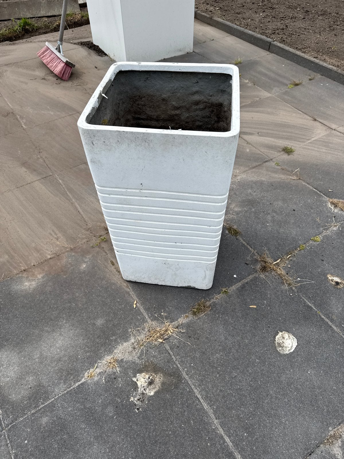 Grote witte bloempot van beton, Tuin en Terras, Ophalen, Gebruikt, Balkon, Minder dan 60 cm