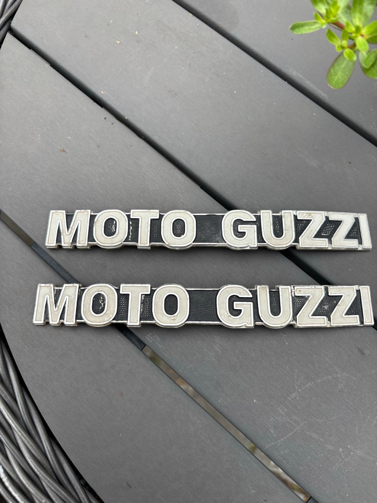 Moto Guzzi Tank Emblemen - 1 Set van 2, Ophalen of Verzenden, Gebruikt