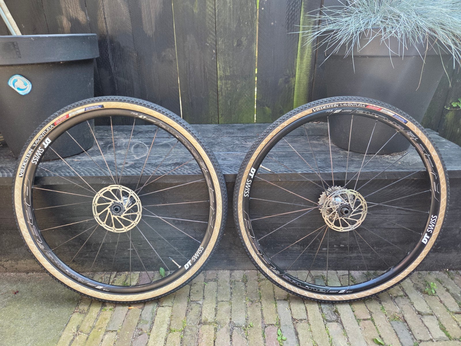 DT Swiss Spline R23 Wielset met Vredestein Aventura Banden, Gebruikt, DT Swiss, Aluminium, Racefiets
