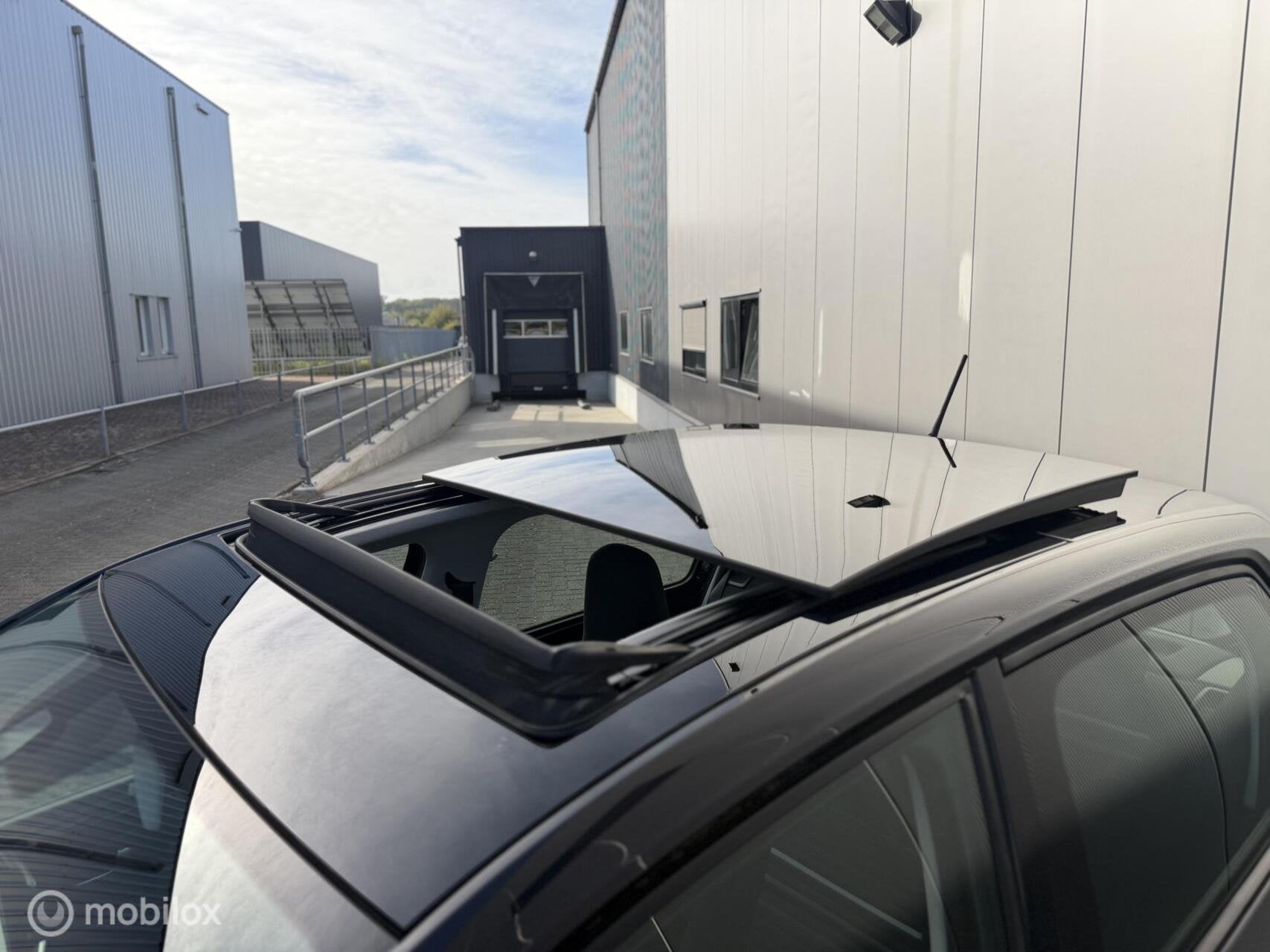 Volkswagen UP! 1.0 CUP|PANO|SHZ|AIRCO|CRUISE|PDC|NWSTAAT|, Voorwielaandrijving, Stof, Gebruikt, 840 kg