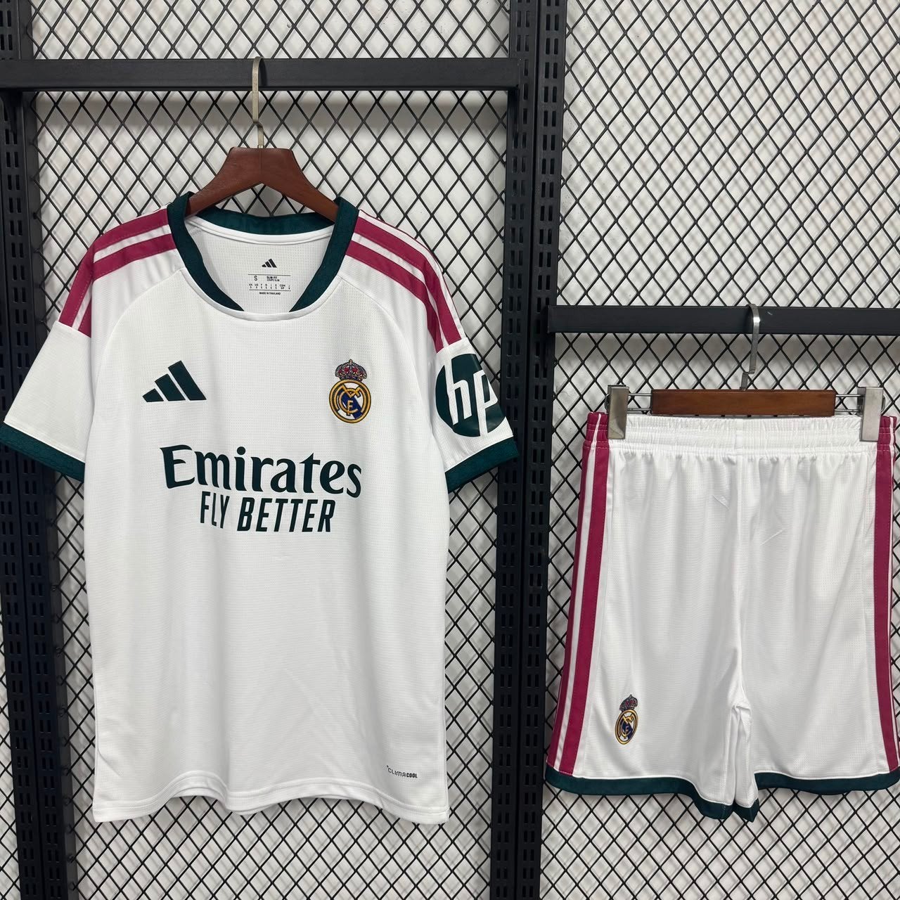 REAL Madrid tenue set Bedrukking & Verzending Inbegrepen, Maat XS of kleiner, Ophalen of Verzenden, Nieuw, Shirt