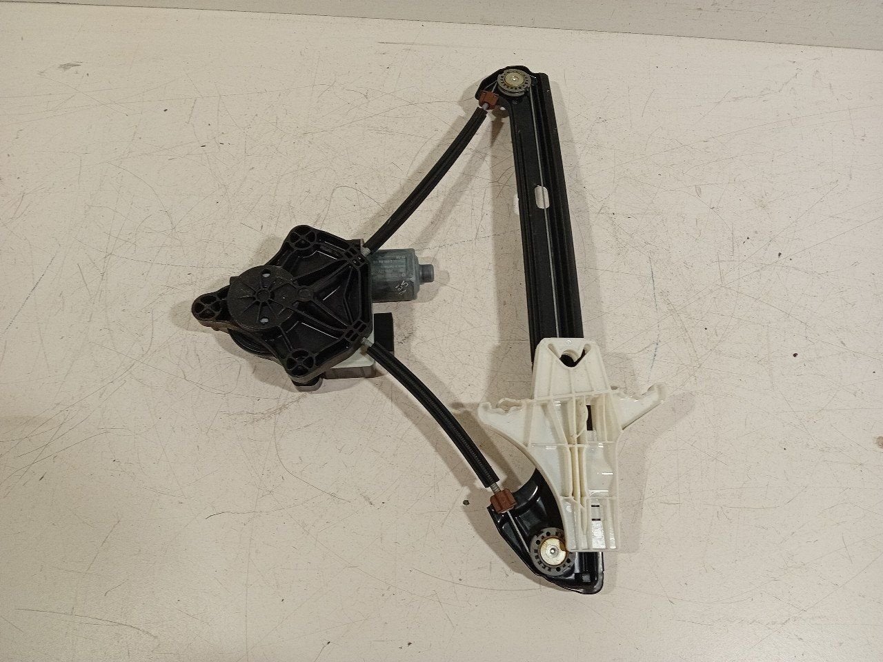 Raammechaniek elektrisch links achter Volkswagen Golf, Onderdelen@venauto.nl, Van der Ven Autorecycling B.V., Gebruikt, Ettenseweg 76, 4706 PB Roosendaal, The Netherlands