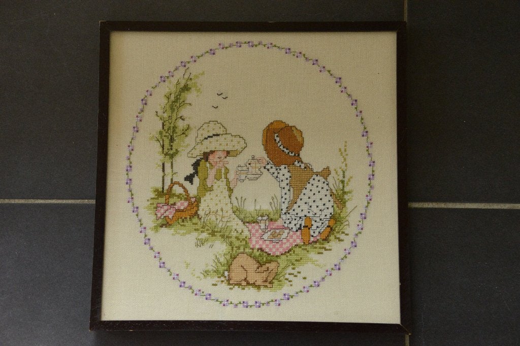 Vierkanten houten lijst. Handwerk: kindertafereel., Minder dan 50 cm, Ophalen of Verzenden, Zo goed als nieuw, Minder dan 50 cm