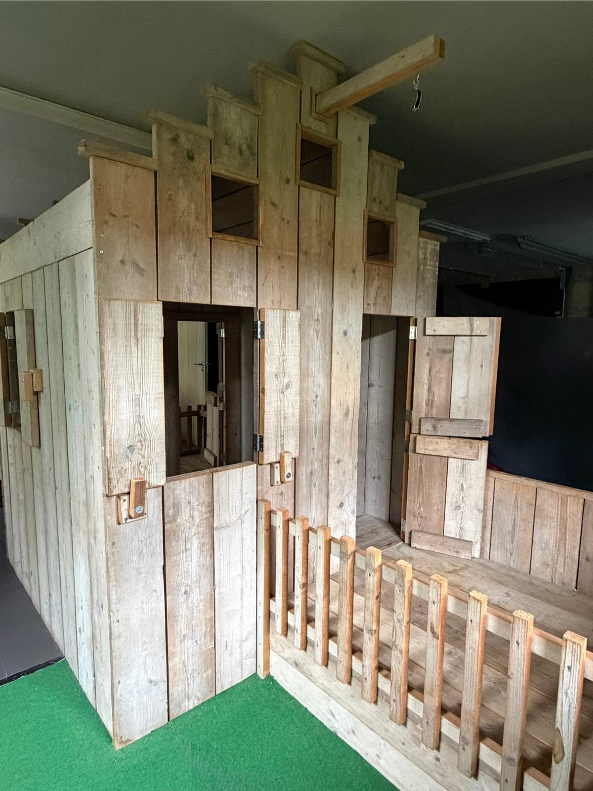 Steigerhouten speelhuis / grachtenpand met veranda, Ophalen, Gebruikt, Hout