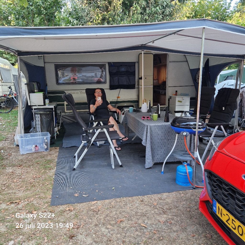 Te koop wegens beëindiging kampere Chateau Calista Cruise450, Caravans en Kamperen, Caravans, Frans bed, Particulier, Kachel, 5 tot 6 meter