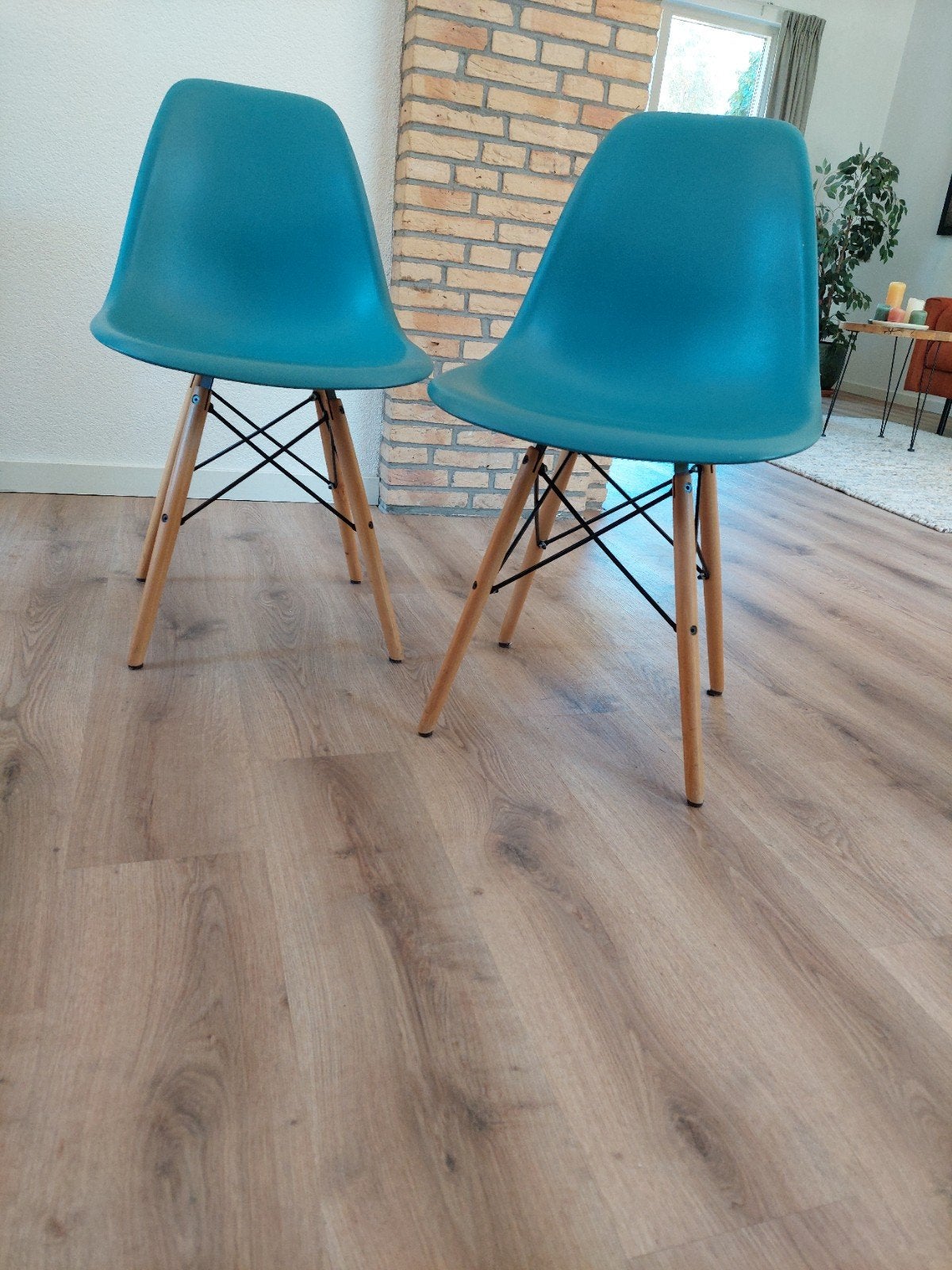 Eet stoelen 8x petrol kleur kunststof en houten poten, Ophalen