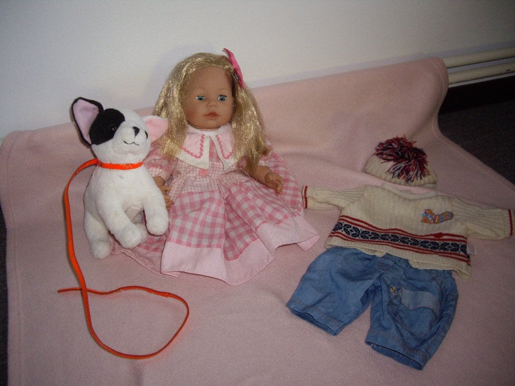 baby chou chou met extra kleding, Kinderen en Baby's, Speelgoed | Poppen, Ophalen of Verzenden, Zo goed als nieuw, Babypop