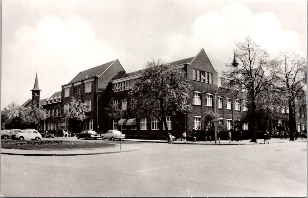 Roermond - 12 oude ansichtkaarten I, Verzamelen, Ansichtkaarten | Nederland, Verzenden, 1960 tot 1980, Gelopen, Limburg