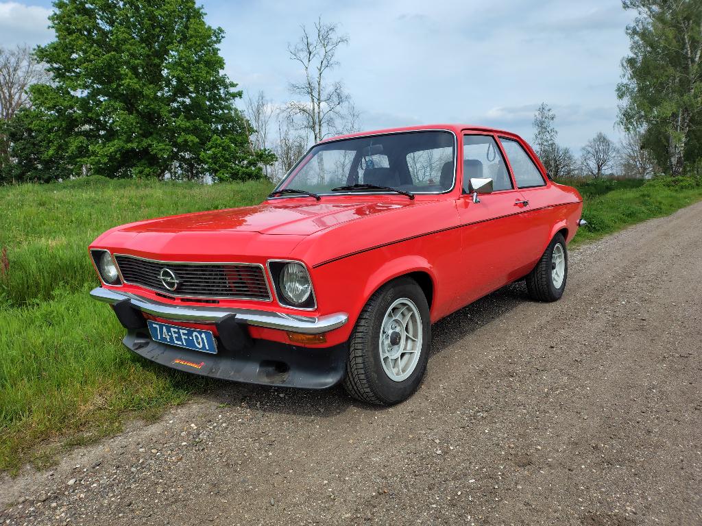 Opel Ascona 1.6 1975 en Opel Senator 2.5E 1982, Auto's, Opel, Zwart, Origineel Nederlands, Handgeschakeld, Particulier