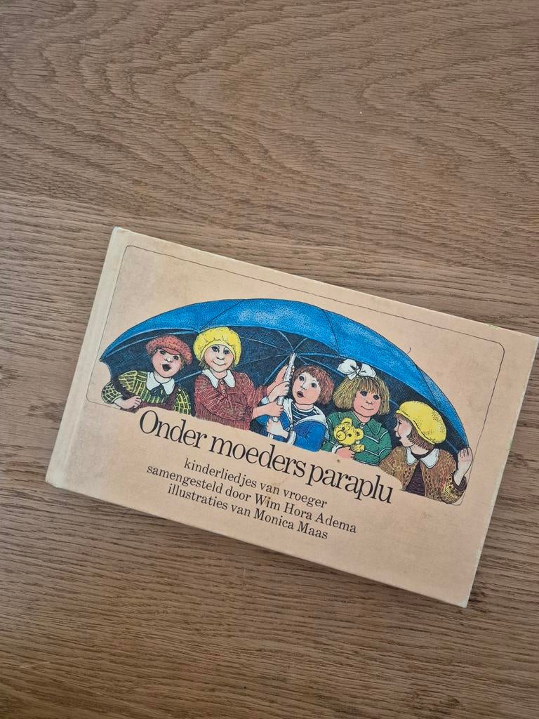 Onder moeders paraplu - Kinderliedjes van vroeger, Boeken, Ophalen of Verzenden, Gelezen, Wim Hora Adema, Non-fictie