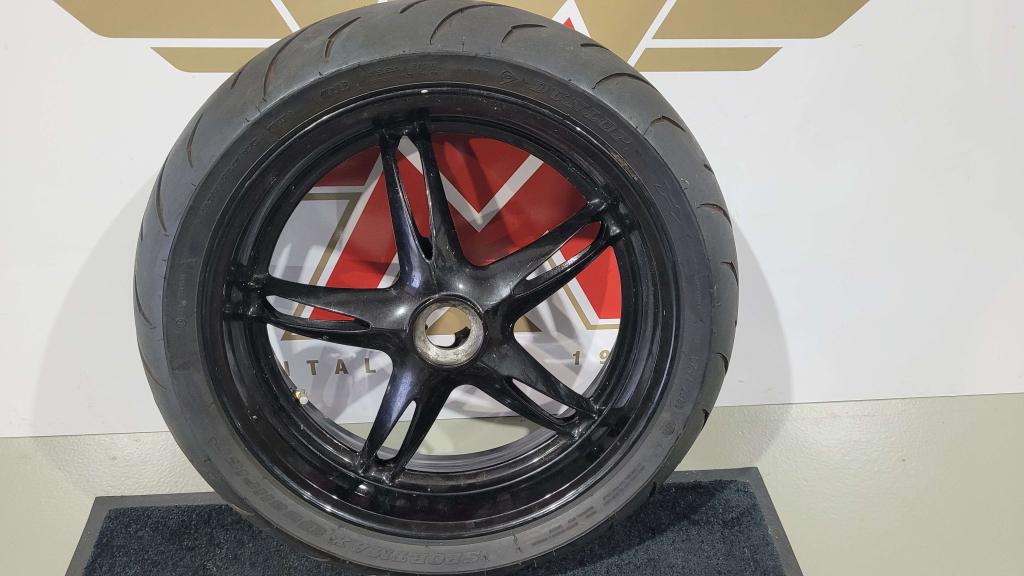 Achterwiel Triumph SpeedTriple speed triple 1050 velg 17 inc, Gebruikt, Eigen Haard 63 Balk, Ophalen of Verzenden, Info@louwsmamotoren.nl