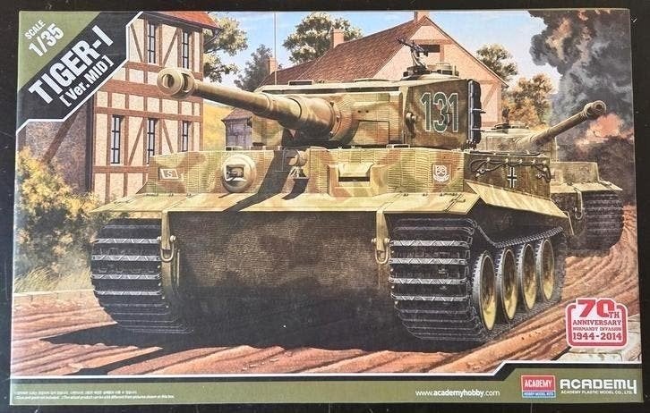 Academy  Tiger-I (Ver. Mid) 70th  1944-2014 1:35 met extras, Overige merken, Tank, 1:32 tot 1:50, Ophalen of Verzenden