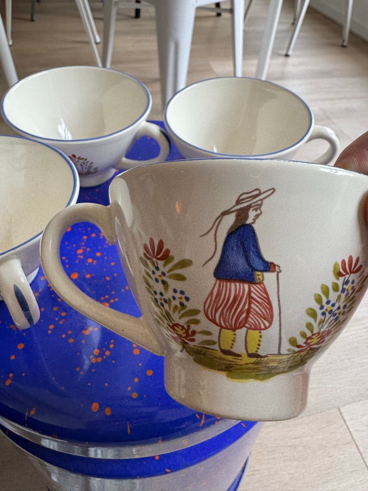 K.G. Création Armor, Set of 4 hand painted ceramic tea cups, Antiek en Kunst, Verzenden