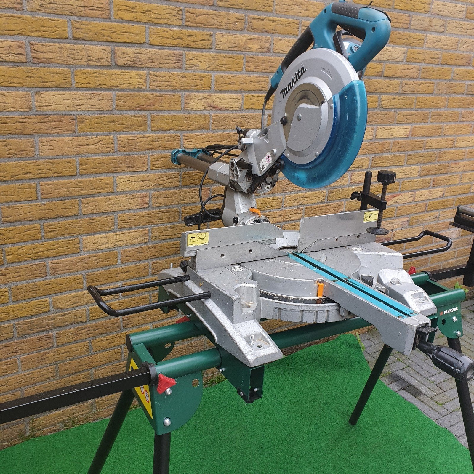 Afkortzaag Makita LS1018L, Doe-het-zelf en Verbouw, Gereedschap | Zaagmachines, Ophalen, 1200 watt of meer, Afkortzaag, 70 mm of meer