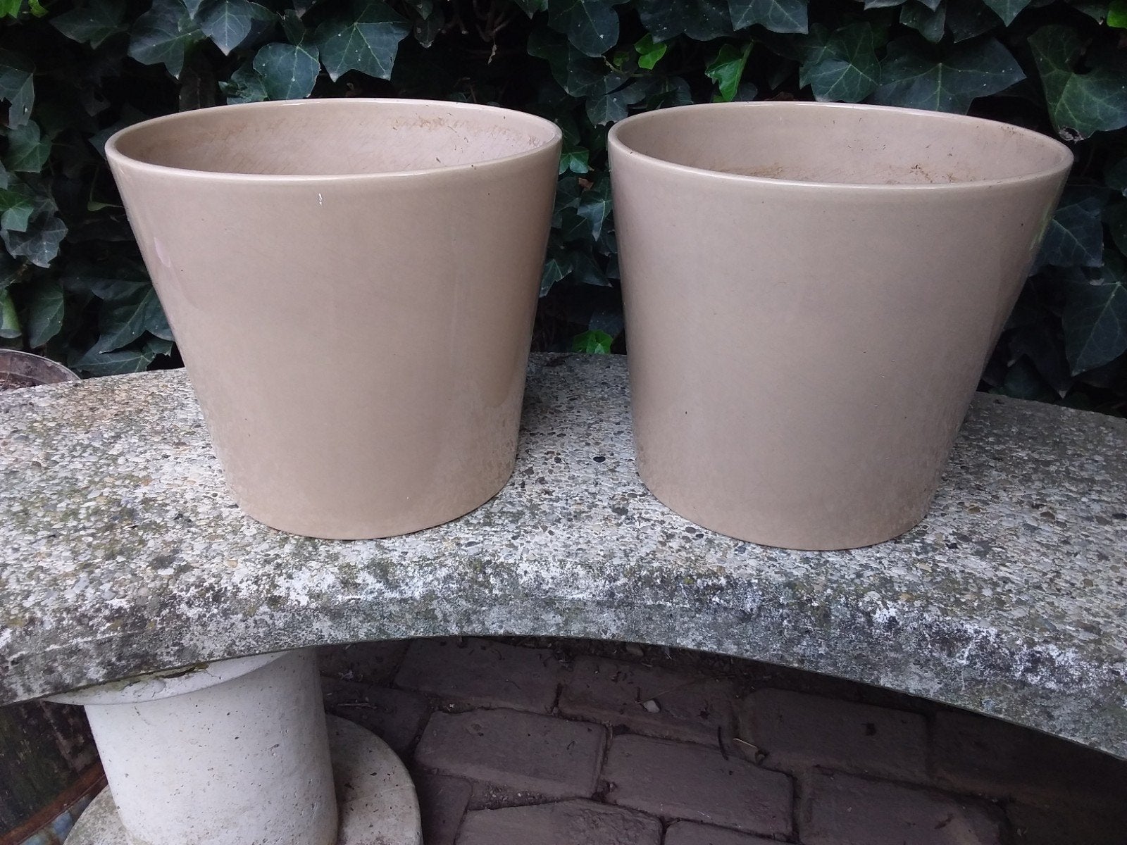 Set van 2 beige bloempotten,, Tuin en Terras, Bloempotten, 25 tot 40 cm, Rond, Ophalen of Verzenden, Minder dan 40 cm