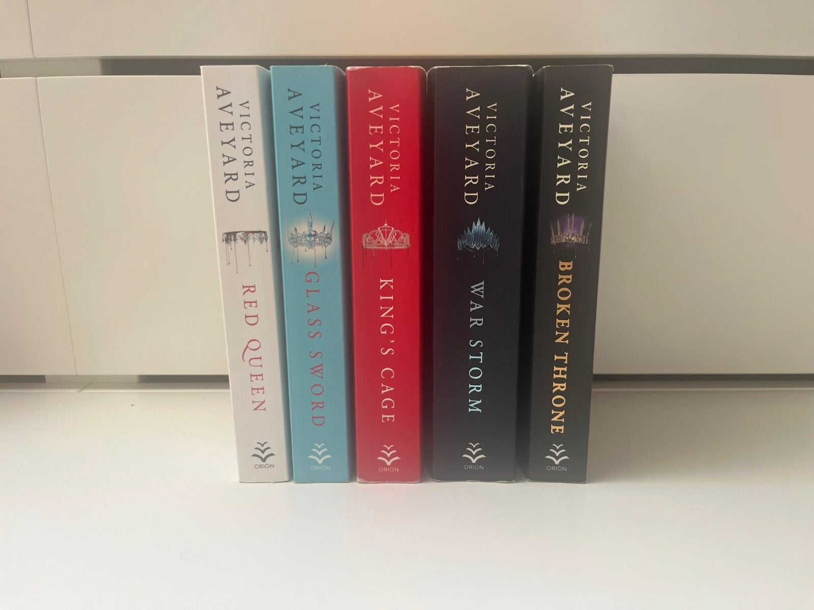 De complete Red Queen serie van Victoria Aveyard (5 boeken), Boeken, Ophalen of Verzenden, Gelezen, Victoria Aveyard