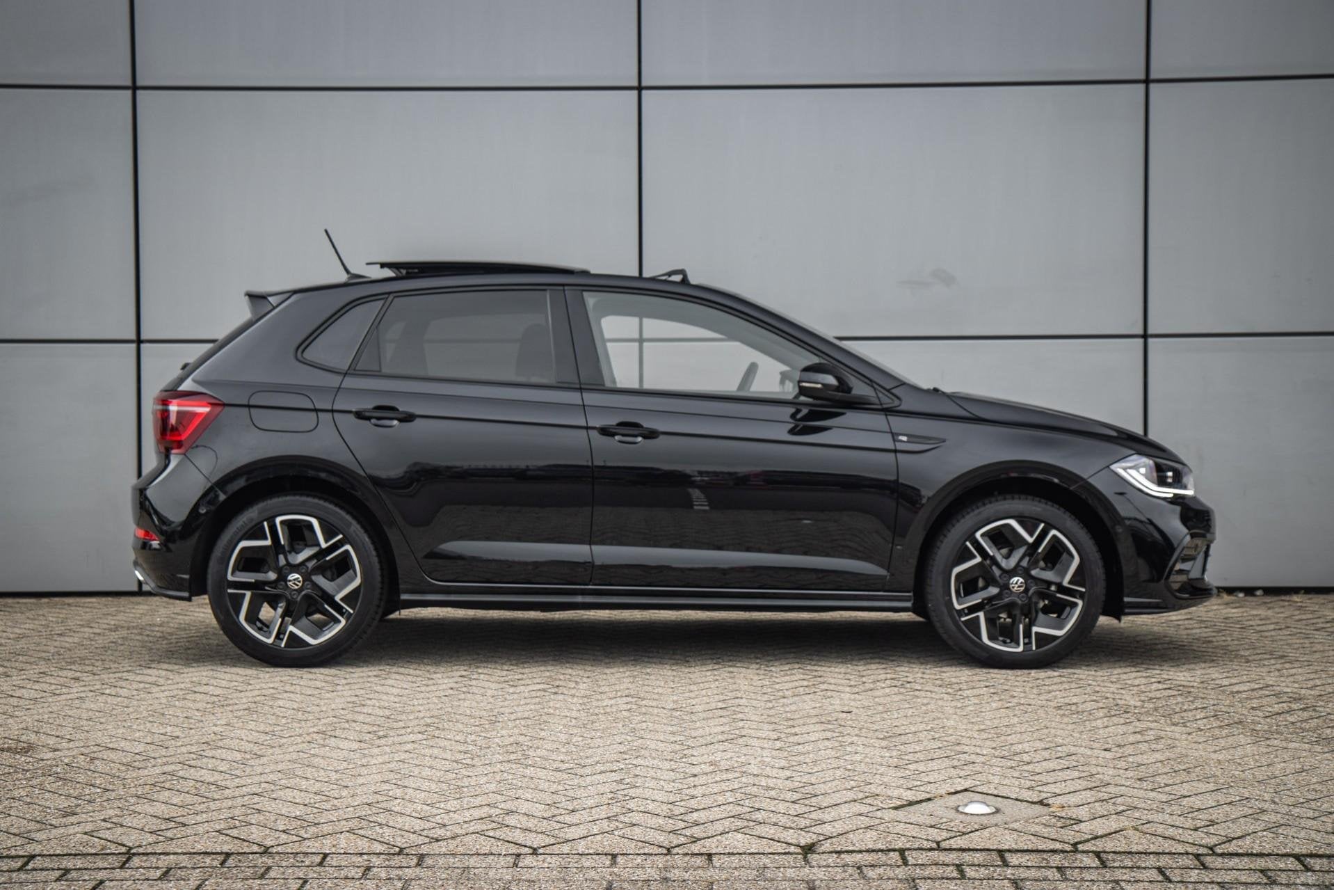 Volkswagen Polo 1.0 TSI 95pk R-Line Edition | Panoramadak |, Auto's, Voorwielaandrijving, 12 maanden, Stof, Gebruikt