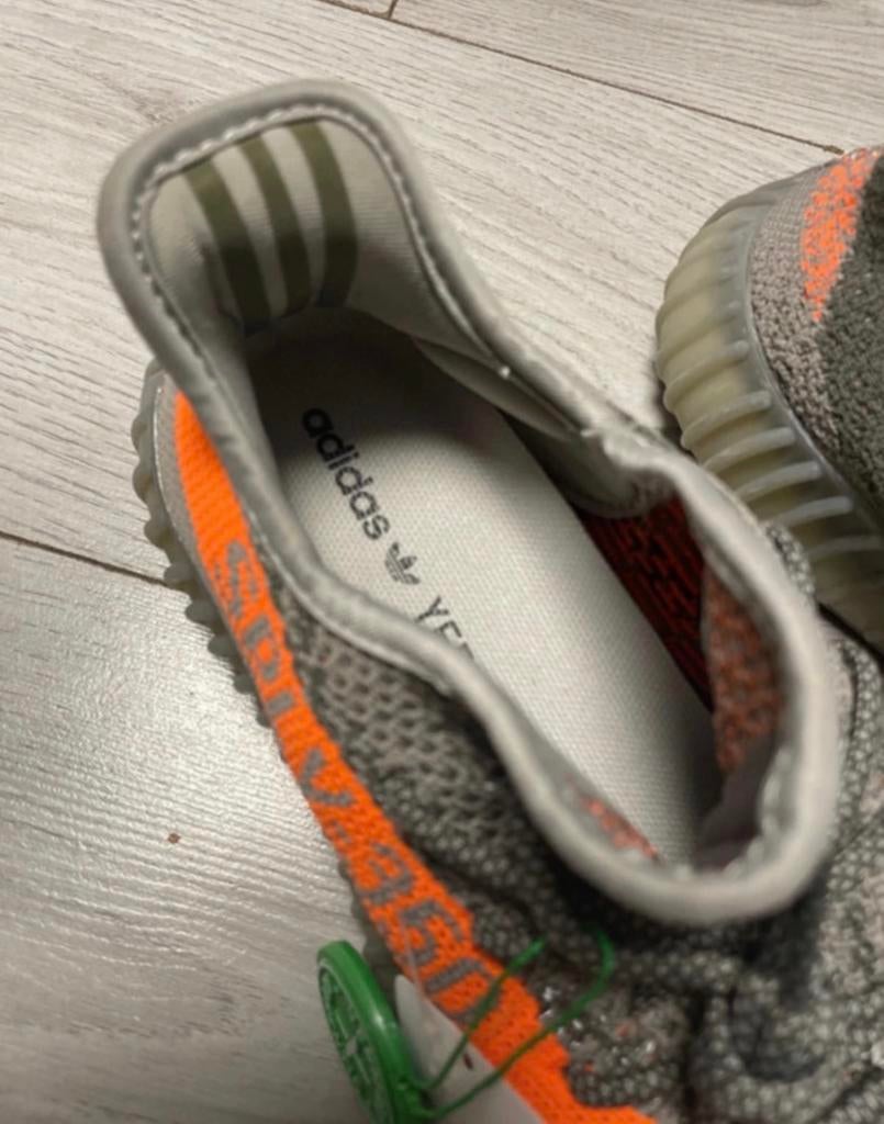 Yeezy 350 V2 Beluga 2.0 - Maat 40, Ophalen of Verzenden, Gedragen, Overige kleuren, Sneakers of Gympen