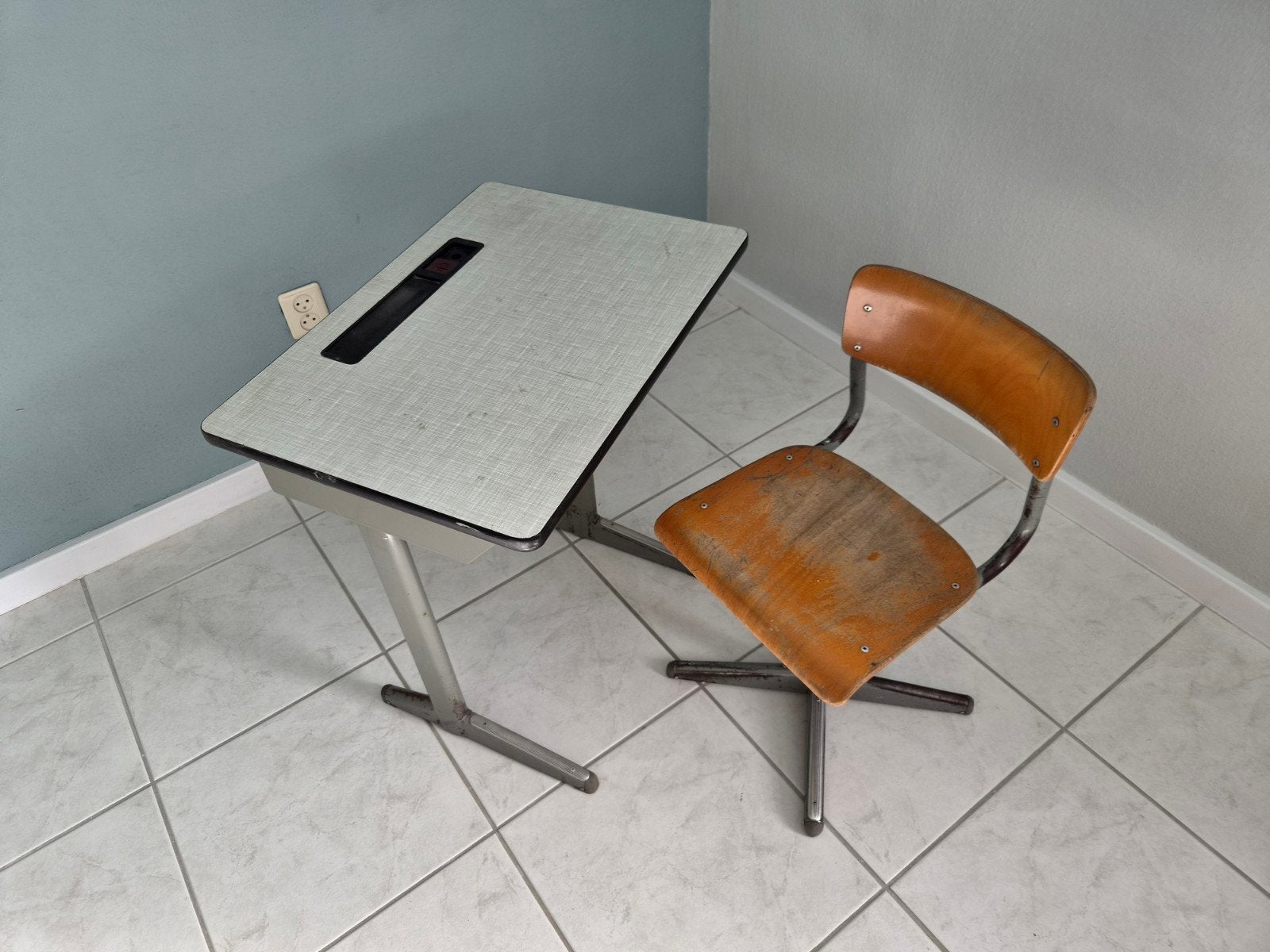 Vintage basisschool tafel en stoel set., Antiek en Kunst, Ophalen