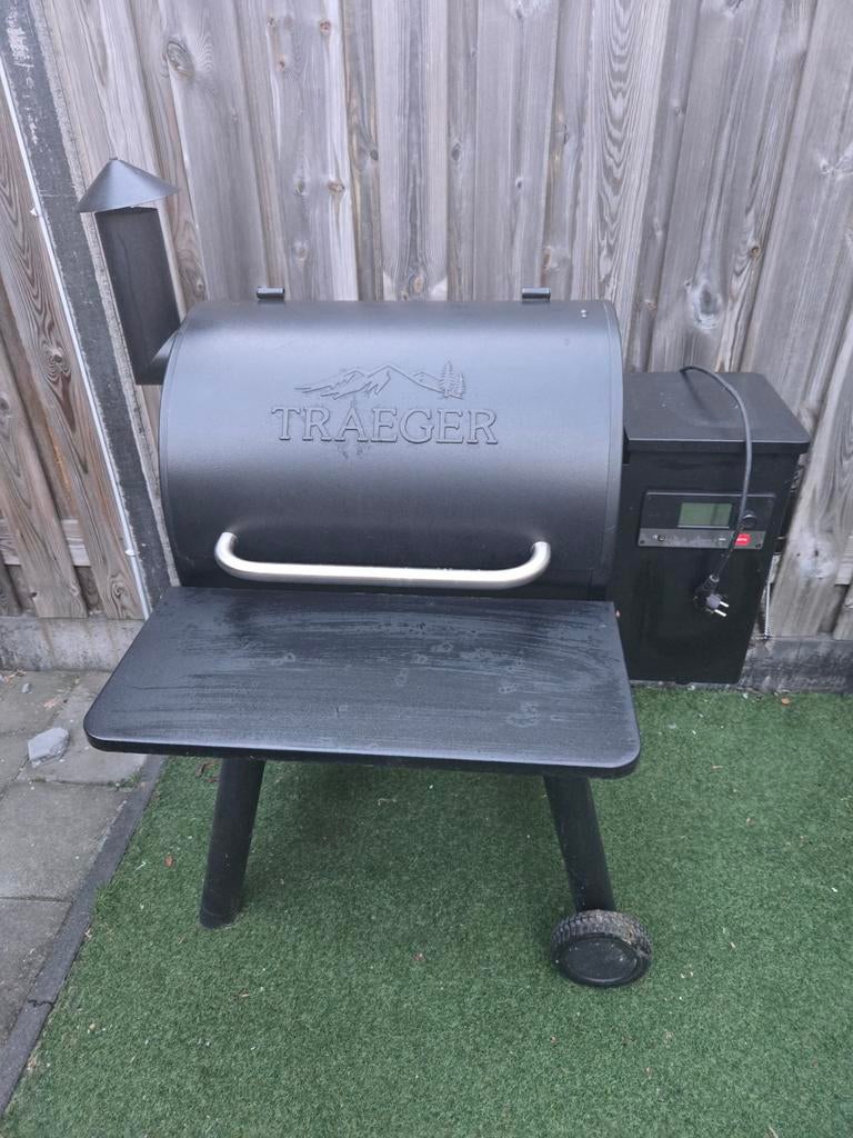 Traeger pro 575 pellet bbq met tafeltje en Hoes., Ophalen of Verzenden, Zo goed als nieuw, Traeger