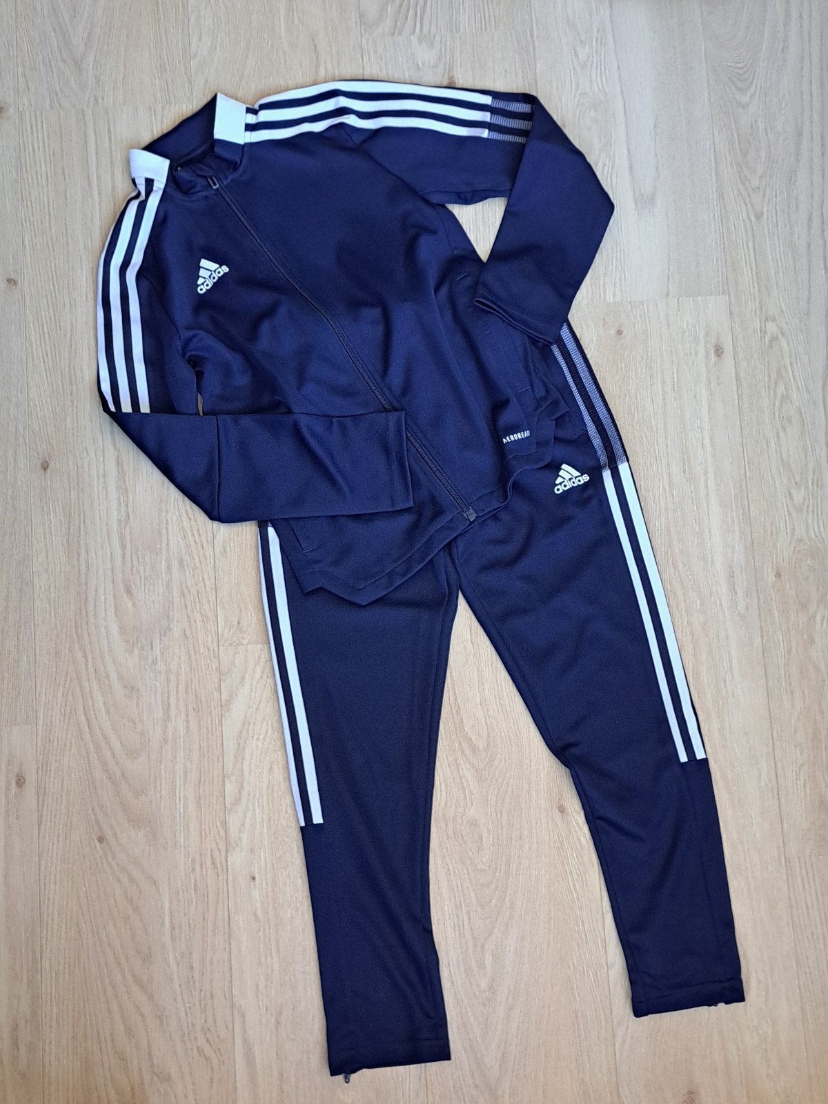 Adidas trainingspak maat 140, Kinderen en Baby's, Kinderkleding | Maat 140, Ophalen, Adidas, Sport- of Zwemkleding, Zo goed als nieuw