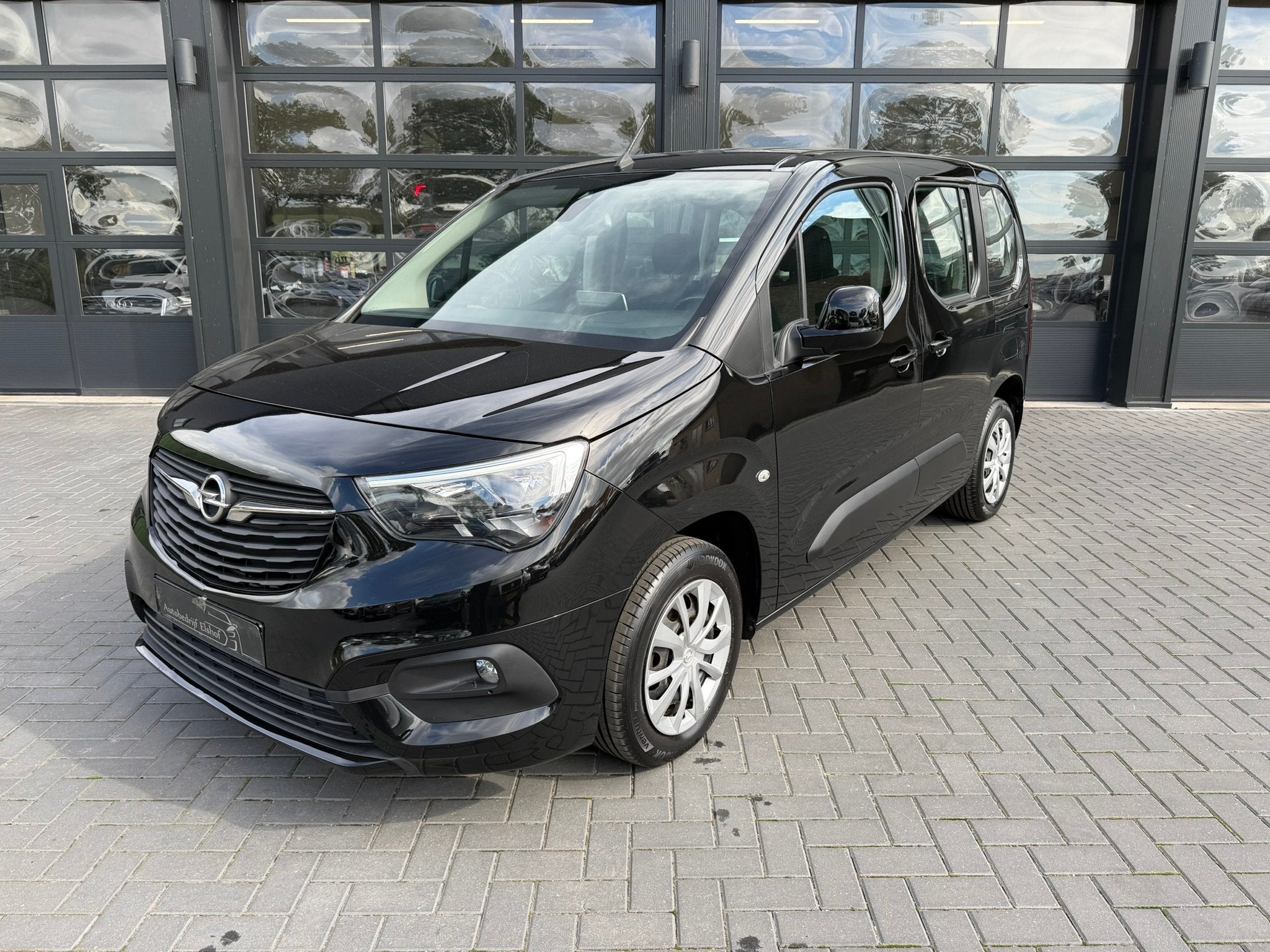 Opel Combo Tour 1.2 Turbo automaat / 360 Camera (bj 2019), Gebruikt, Parkeersensor, 1199 cc, Zwart