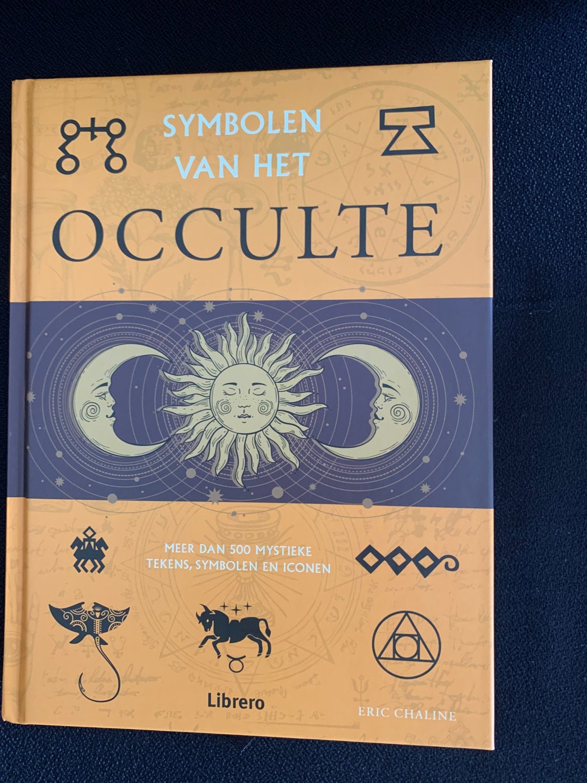 Symbolen van het occulte, Spiritualiteit algemeen, Ophalen of Verzenden, Zo goed als nieuw, Eric Chaline