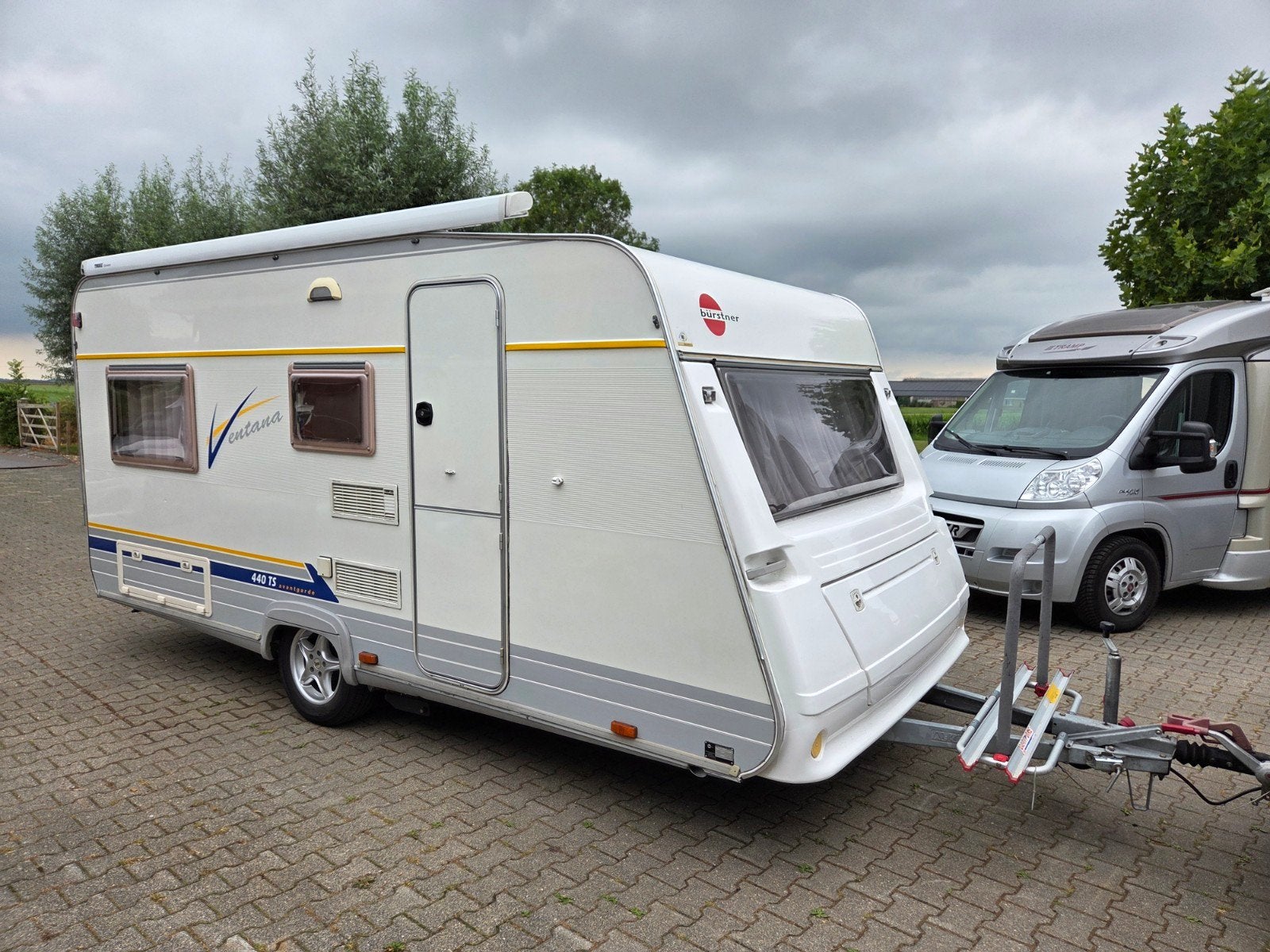 nette Burstner Ventana 440 TS ,2002,mover,omnistore,voortent, Rondzit, Frans bed, 750 - 1000 kg, Particulier