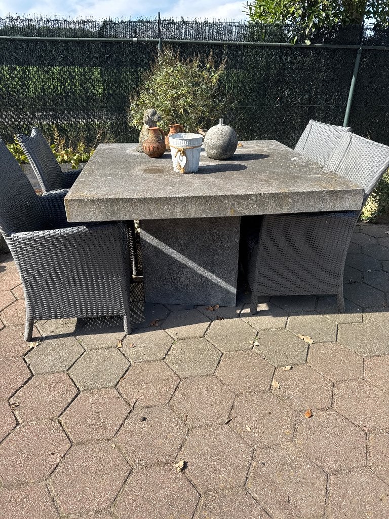 Tuinset beton tafel en 4 stoelen GRATIS, Tuin en Terras, Ophalen, Gebruikt, Eettafel, Overige materialen
