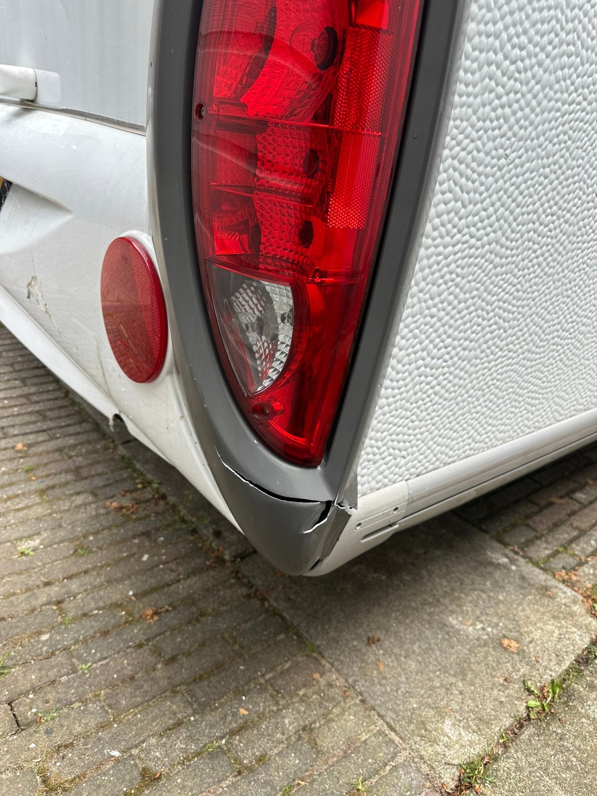 Gezocht! Bumperdeel rechts Knaus Sudwind 2006, Caravans en Kamperen, Ophalen of Verzenden