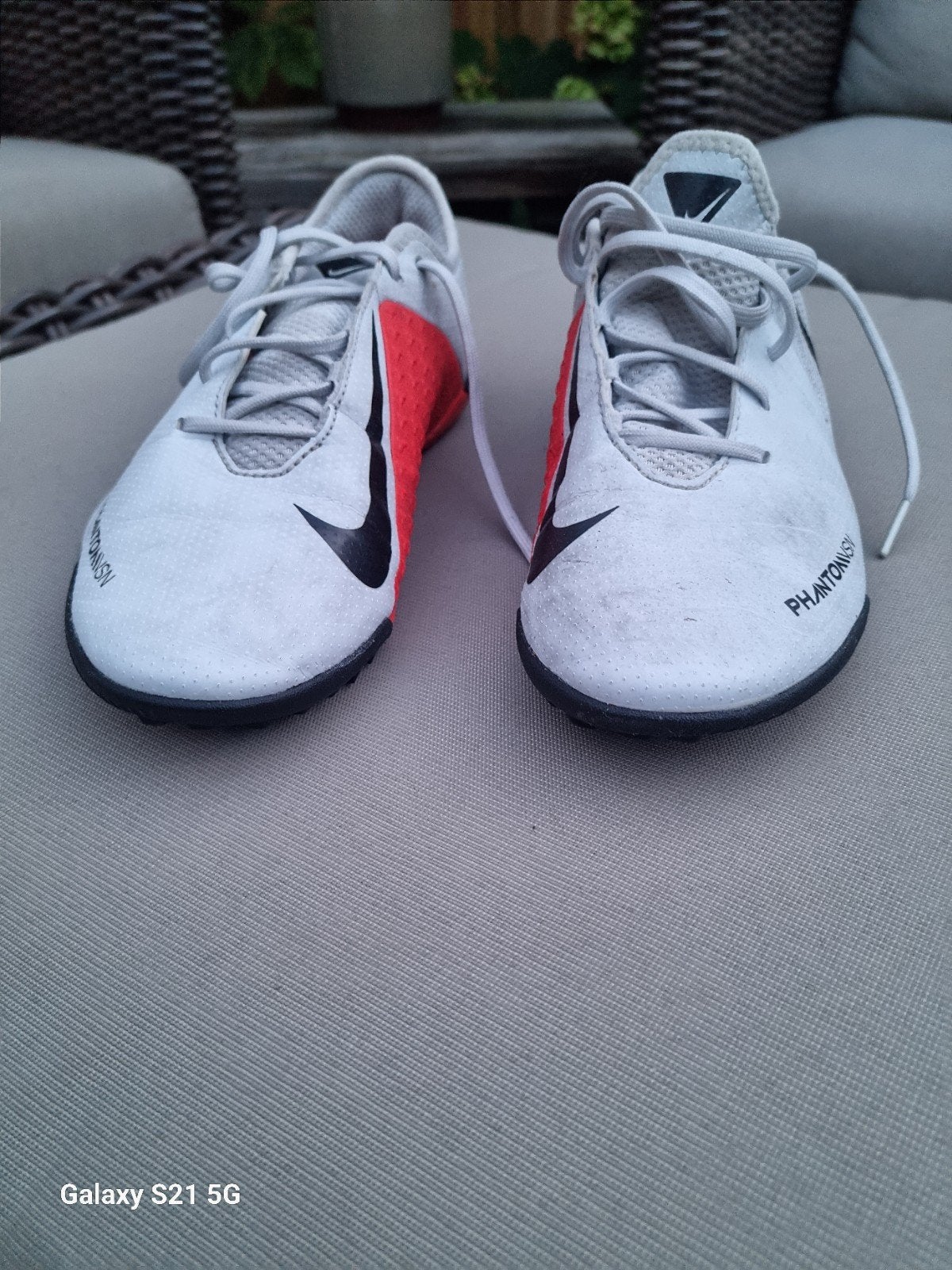 Nike Phantom kunstgras voetbalschoenen mt 41, zgan, Maat XS of kleiner, Ophalen of Verzenden, Zo goed als nieuw, Schoenen