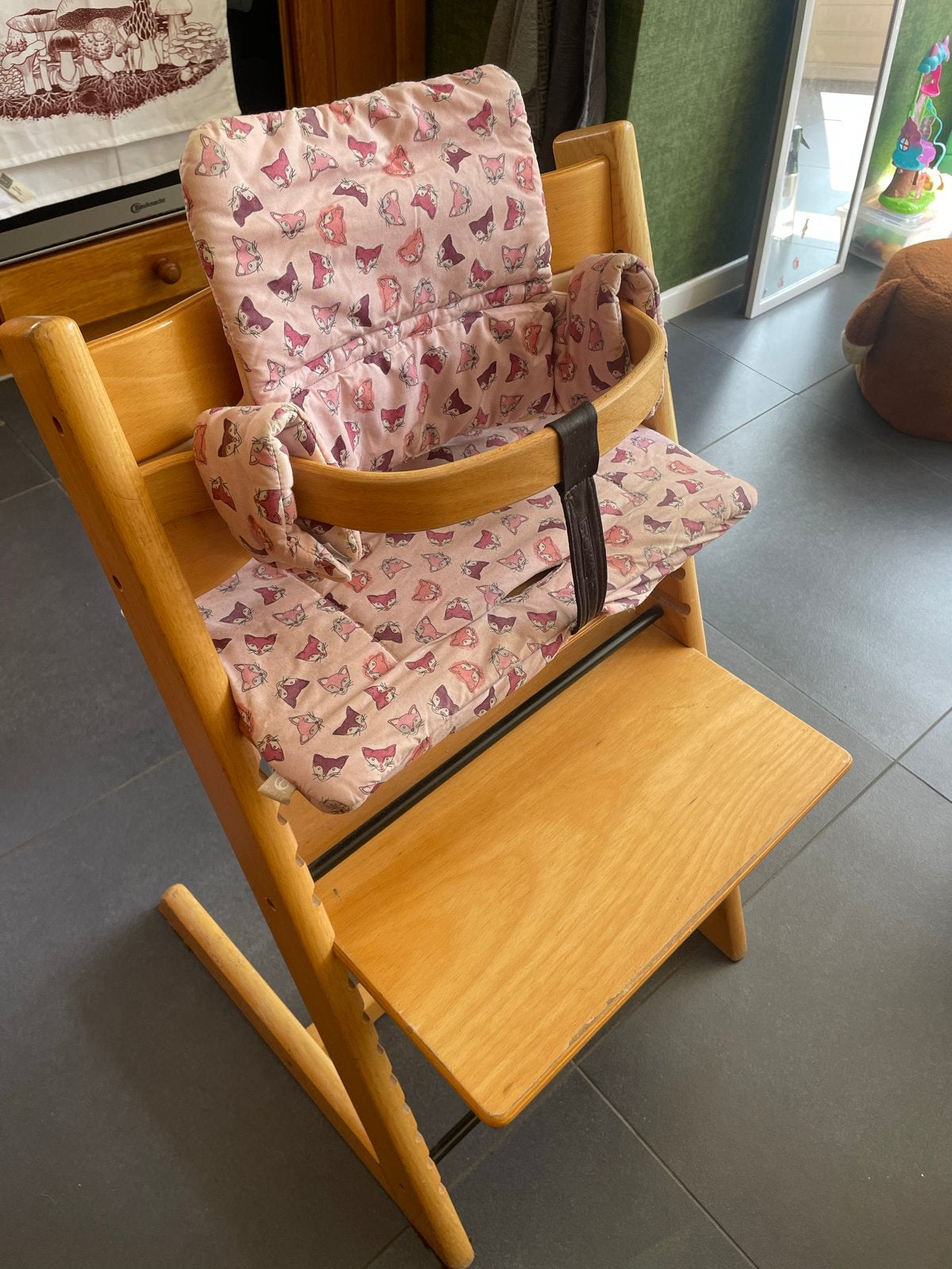 Stokke Tripp Trapp meegroeistoel met kussenset, Kinderen en Baby's, Kinderstoelen, Ophalen, Gebruikt, Meegroeistoel, Aanschuifbaar