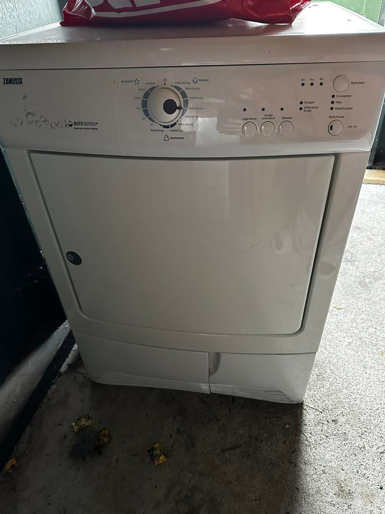 Zanussi condensdroger, Ophalen, 6 tot 8 kg, Zo goed als nieuw, 85 tot 90 cm