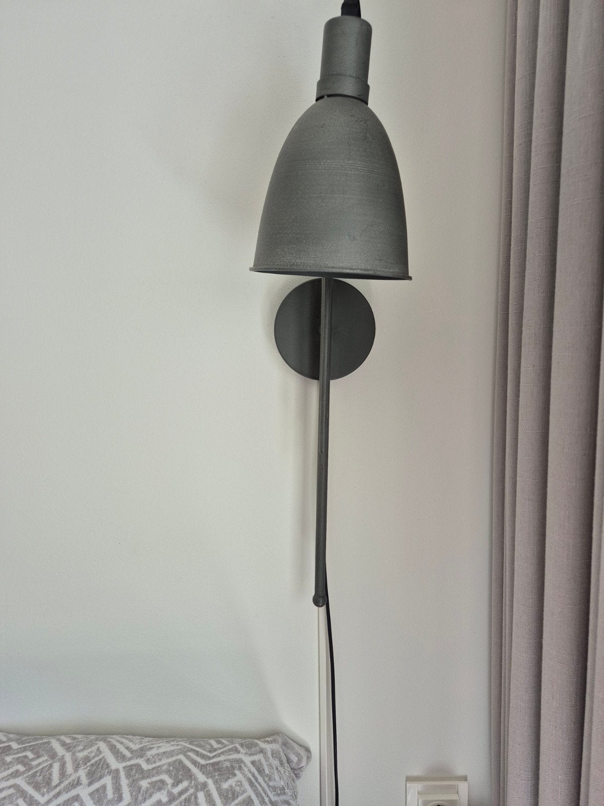Grijze Industriële Wandlamp - Stijlvol en Functioneel, Ophalen of Verzenden, Zo goed als nieuw, Metaal, Industrieel