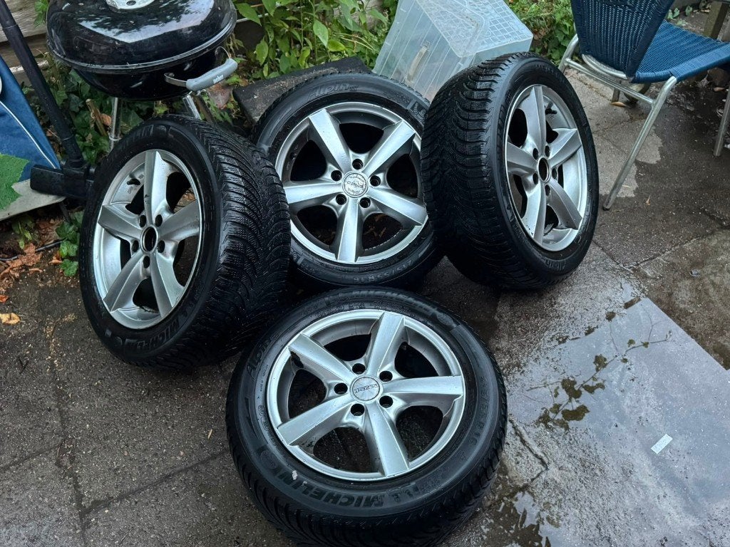 16 inch Dezent velgen met Michelin winterbanden 215/55 R16, Ophalen, 16 inch, Banden en Velgen, Winterbanden