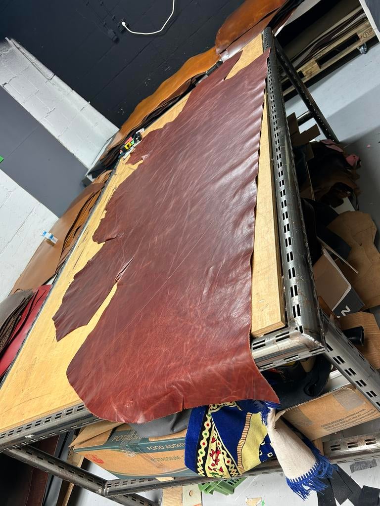 Cognac kleur halve huid 2 mm dikte soepel en glad A267, Hobby en Vrije tijd, Stoffen en Lappen, Leer of Kunstleer, Ophalen of Verzenden