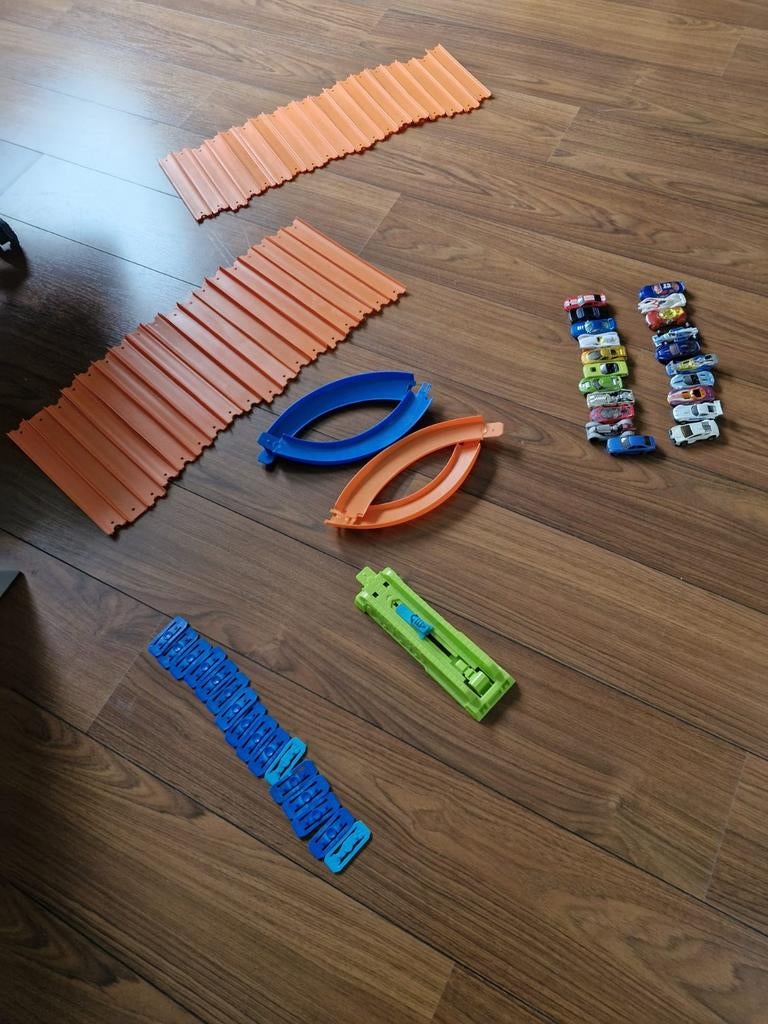 Grote Hot Wheels set met 21 auto's en veel banen, Ophalen, Gebruikt